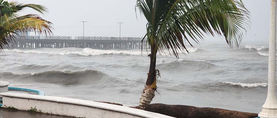 Ingreso de frente frío desata intensa lluvia en La Ceiba Honduras