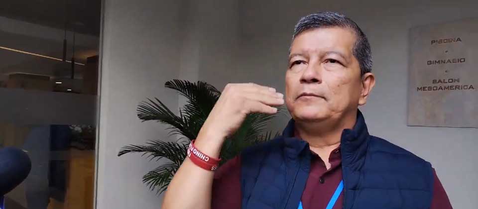 Chino Flores desea convertir «en poderoso» al FMLN