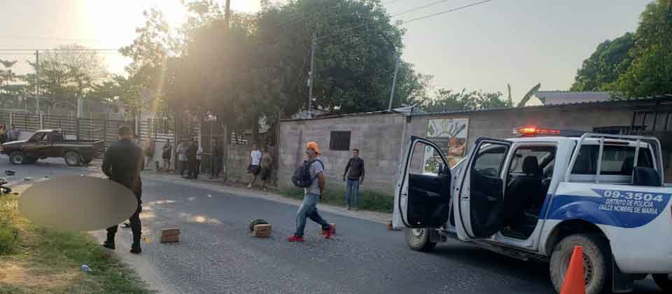 Motociclista fallece tras colisionar con un pick up en Chalatenango