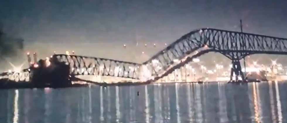 Puente de Baltimore se derrumba tras ser impactado por un barco carguero