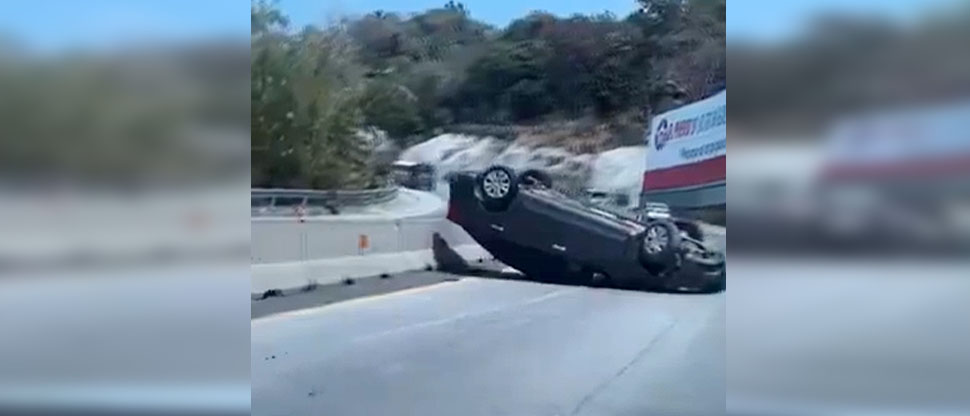 Conductor pierde el control y vuelca en carretera al Puerto de La Libertad