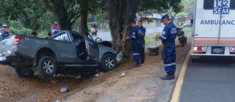Tres lesionados tras fuerte accidente en la carretera Panamericana