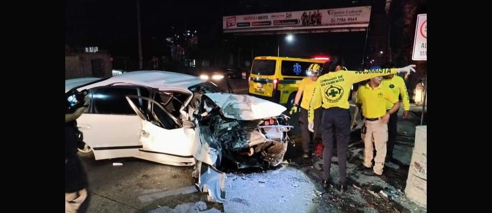 Hallan abandonado vehículo que se accidentó en la Troncal del Norte
