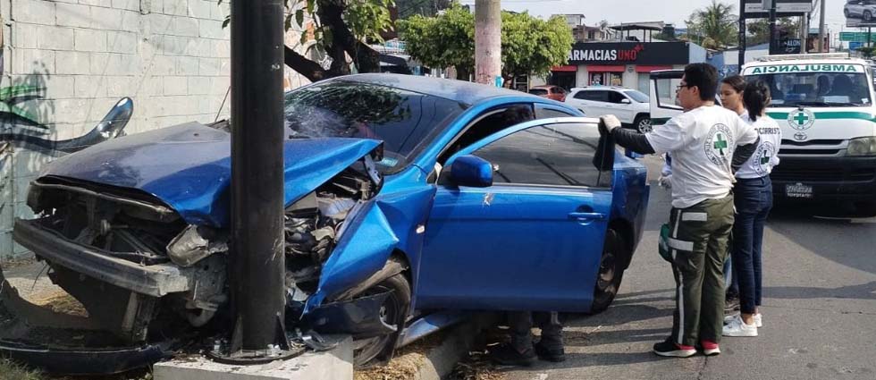 Dos menores resultan lesionados tras fuerte accidente en San Salvador