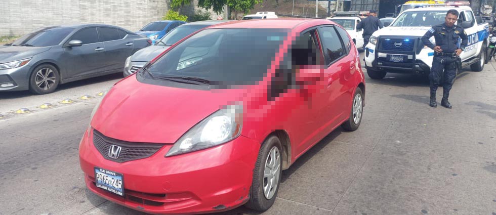 Hombre muere mientras conducía su vehículo en Santa Tecla