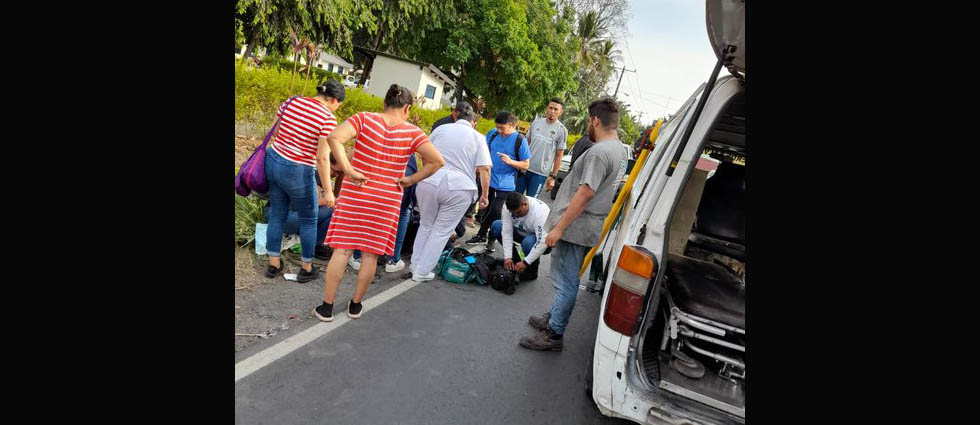 Hombre acaba en el hospital tras fuerte accidente de tránsito