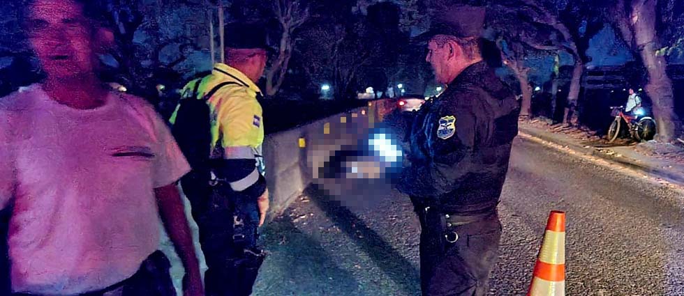 Hombre muere arrollado carretera a Santa Ana y el responsable huyó