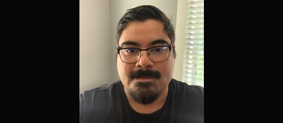 Colaborador de El Faro llama “cobardón” a embajador de EEUU por asistir a inauguración de oficinas de Google