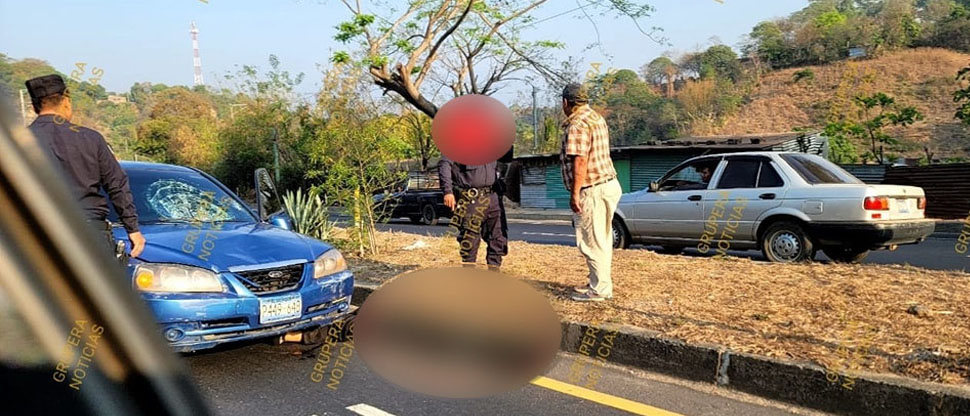 Mujer fallece atropellada en la carretera a Sonsonate, el automovilista se quedó en la escena