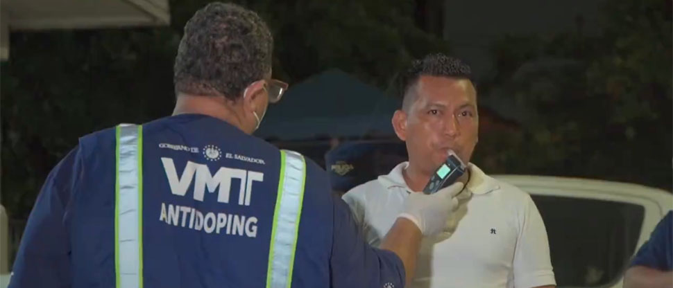 Sacan de las calles a automovilistas manejando bajo efectos de bebidas embriagantes