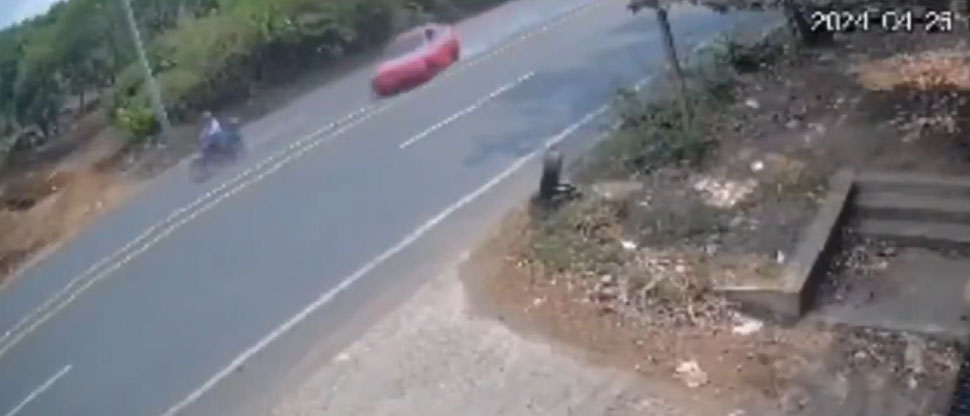 Captan mortal choque entre carro particular y pick up en Atiquizaya, una persona falleció