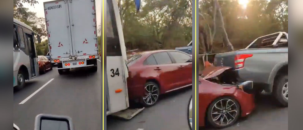 Captan momento cuando bus choca  contra vehículos en carretera a Santa Ana
