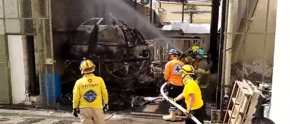 Incendio destruye totalmente estructura utilizada para la “bajada” en catedral Metropolitana