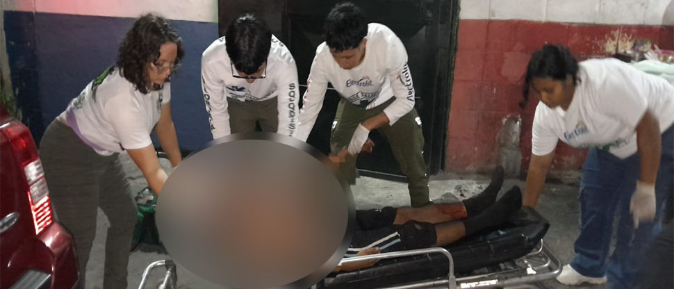 Trasladan al hospital a hombre con un corte en la cabeza tras fuerte caída en Soyapango