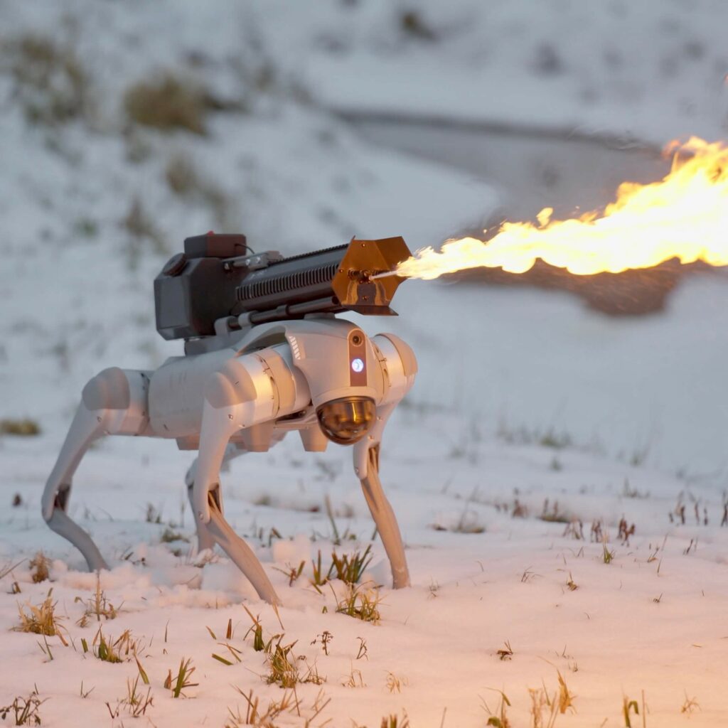 Lanzan en Estados Unidos a Thermonator, el perro robot que lanza llamas