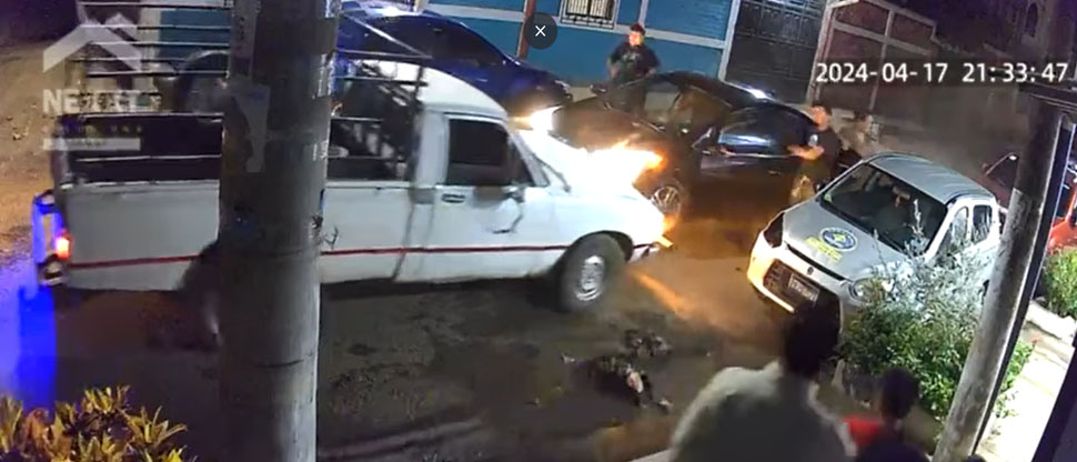 VIDEO: Conductor de pick up en aparente estado de ebriedad choca contra carro particular