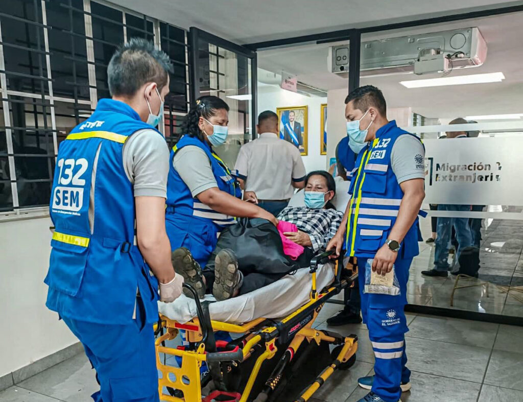 SEM traslada a salvadoreña que estaba hospitalizada en Guatemala