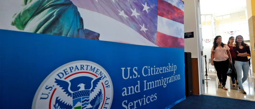 Gobierno de EEUU aumenta el precio a trámites de naturalización y Green Card