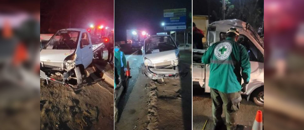 Varios lesionados deja fuerte accidente en carretera a Santa Ana