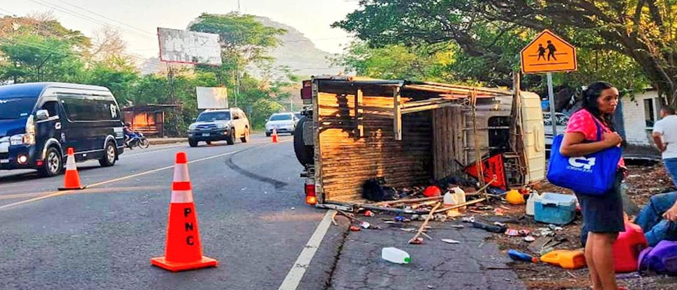 Camión vuelca y deja varios lesionados en Morazán, esta mañana