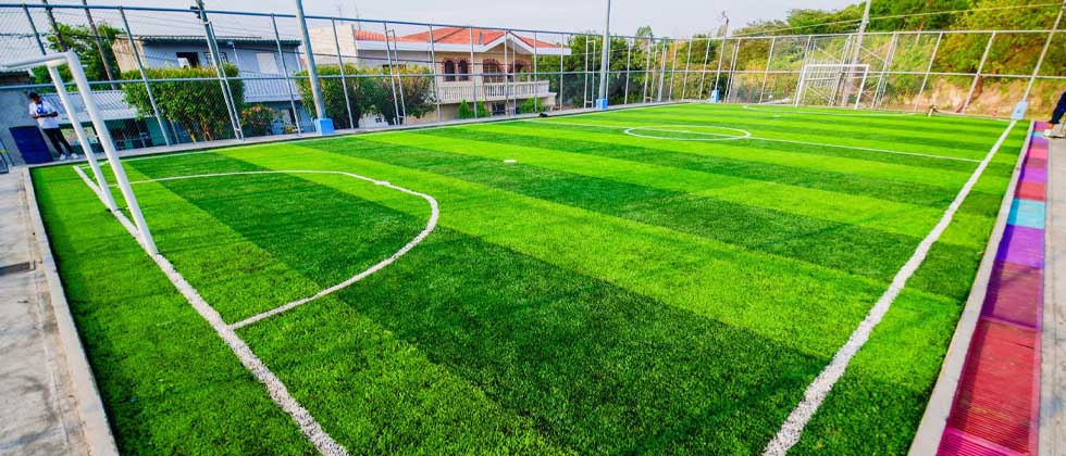 Entregan la tercera de 100 canchas de fútbol a los habitantes de la colonia San Joaquín, en San Martín