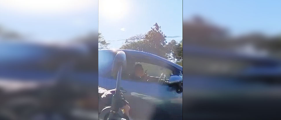 Gestores sorprenden a otro conductor que iba distraído con el celular