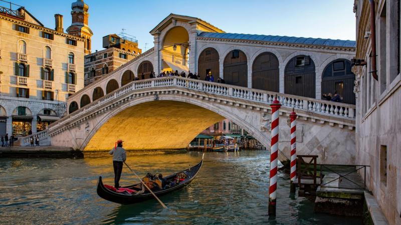 Venecia anuncia puesta en marcha de impuesto al viajero para reducir turismo en la famosa ciudad italiana