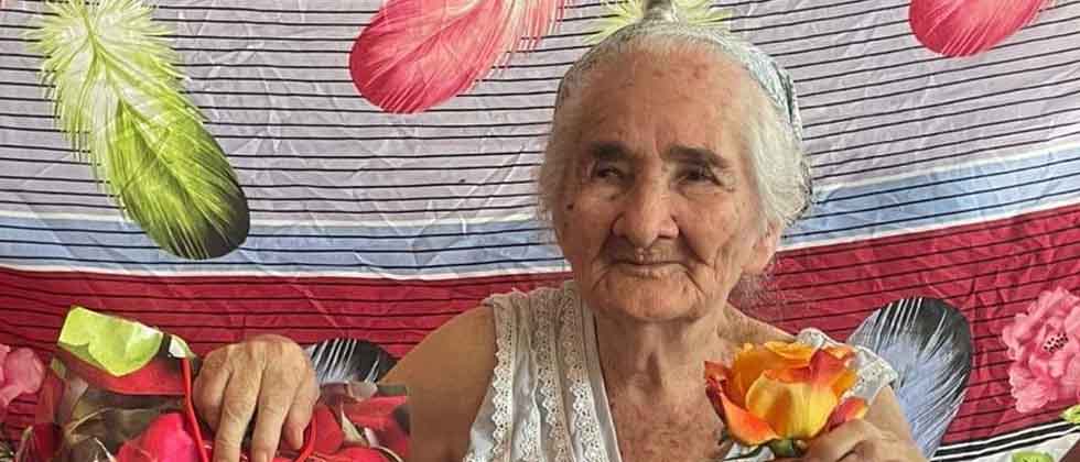 Chalateca celebra que llegó a los 103 años