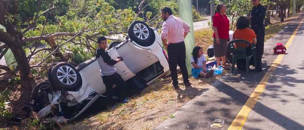 Choque deja 5 personas lesionadas en autopista a Comalapa