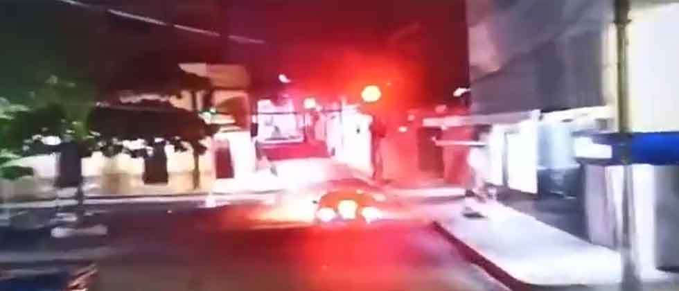 Multan a conductor que no respetó la luz roja del semáforo