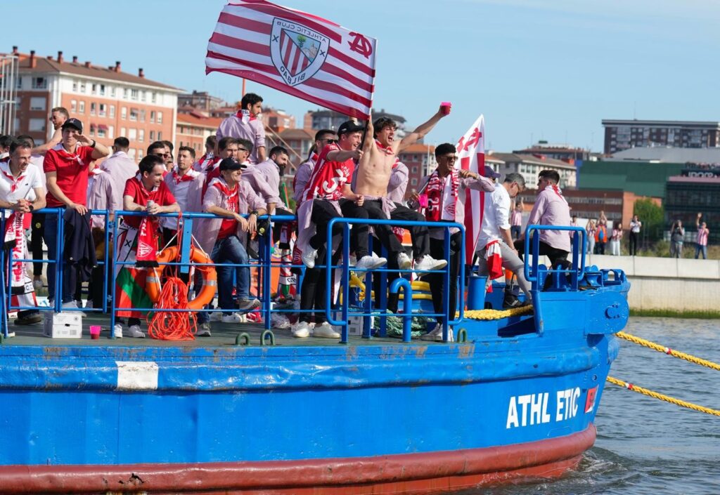 Por tierra y por agua: Así celebra Athletic Bilbao su primera Copa del Rey en 40 años
