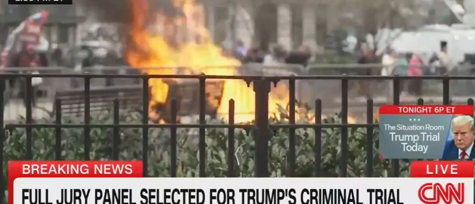 Hombre se prende en fuego fuera del tribunal  donde se lleva el juicio del expresidente Donald Trump