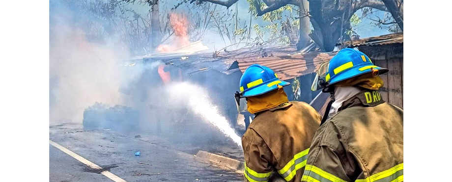 Incendio consume varios negocios en Caluco, Sonsonate