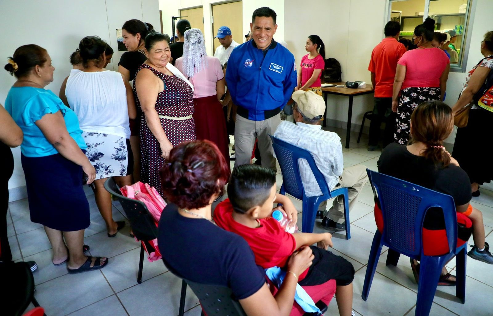 Astronauta Frank Rubio participa de jornada médica en La Unión