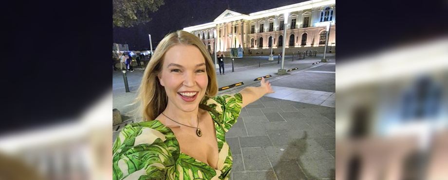 Presentadora británica, Alex Outhwaite, está de visita en El Salvador: “Es fantástico”