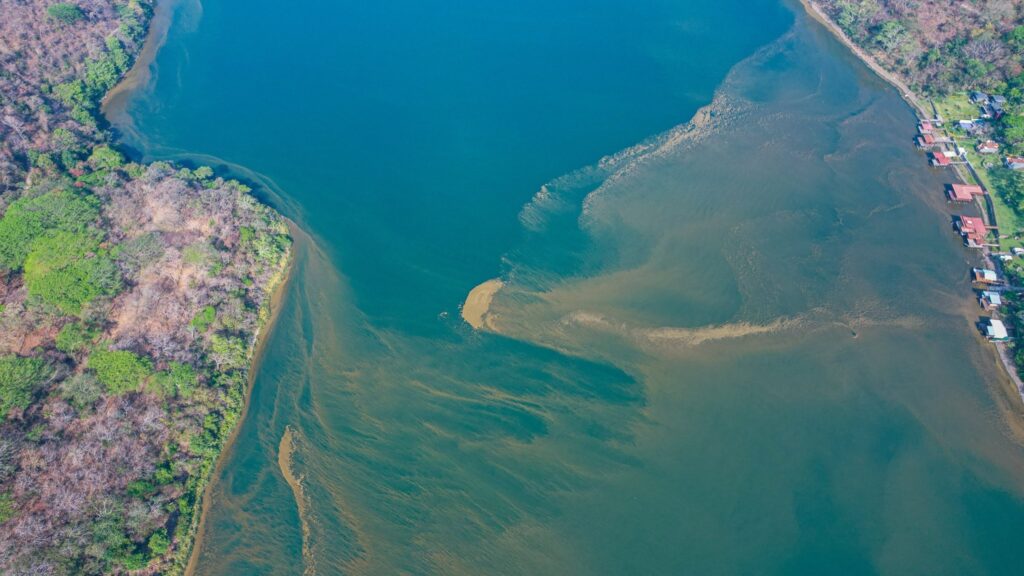 Medio Ambiente impulsa acciones para rescatar ecosistema del Lago de Coatepeque