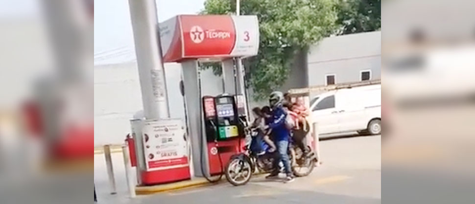 Captan a 6 personas a bordo de una motocicleta, entre ellas, cuatro menores
