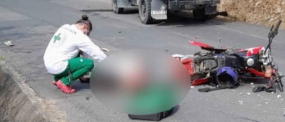 Motociclista pierde la vida en accidente de tránsito en Chalatenango