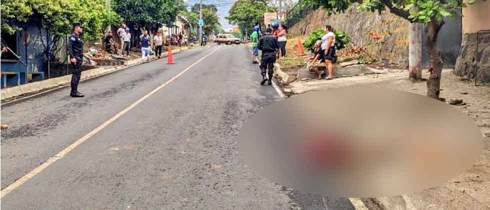 Fallece motociclista tras chocar con parte trasera de un camión