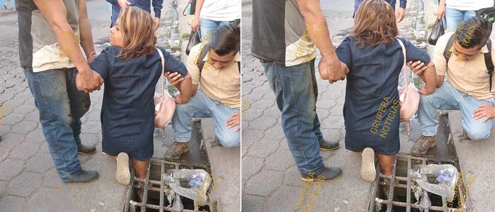 Auxilian a mujer tras quedar atorada en un tragante en Sonsonate