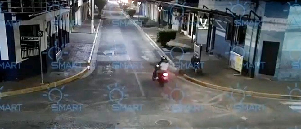 Multan a motociclista por circular en sentido contrario en Paseo El Carmen, Santa Tecla