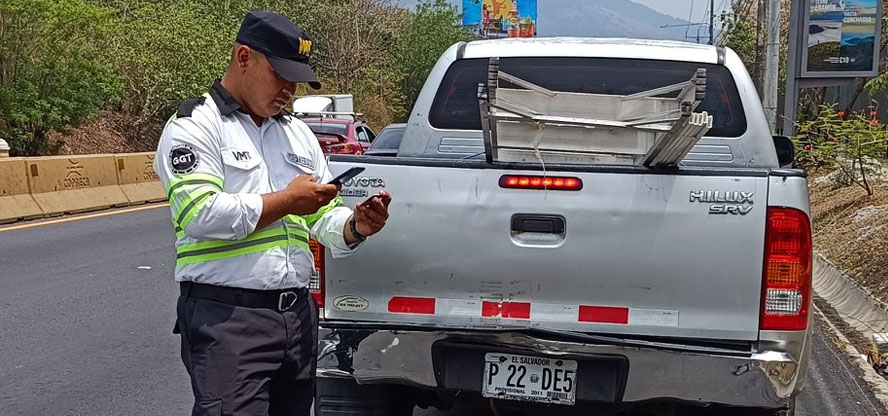 Multan a otro conductor que, por usar el celular, pudo ocasionar un accidente