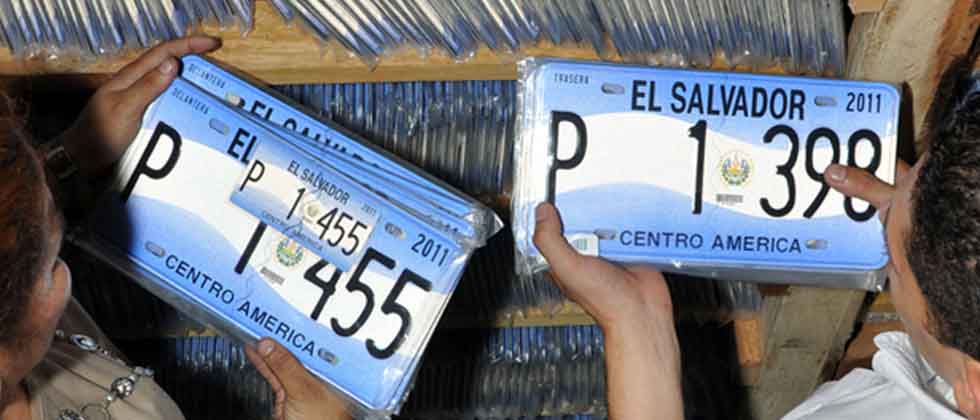 Prorrogan vigencias de placas de automóviles hasta agosto del 2025