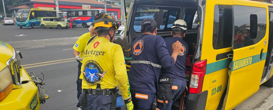 Rescatan a hombre que cayó en el río el Arenal en Monserrat