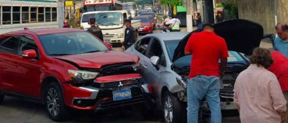 Accidente de tránsito en Santa tecla deja solo daños materiales