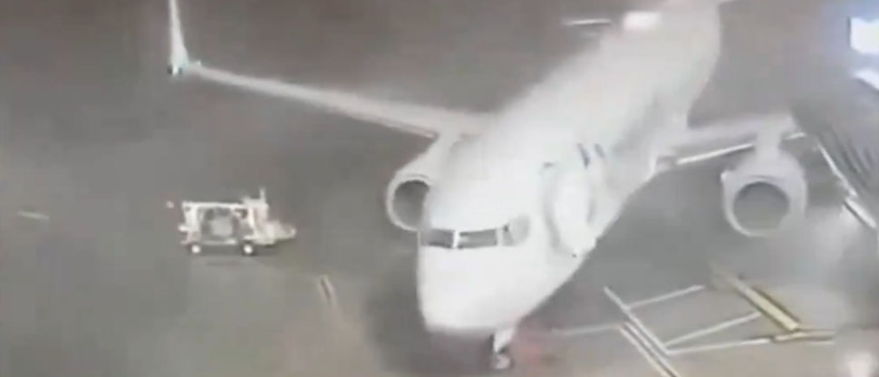 Captan cuando avión es arrastrado varios metros por fuerte tormenta en Dallas, EEUU