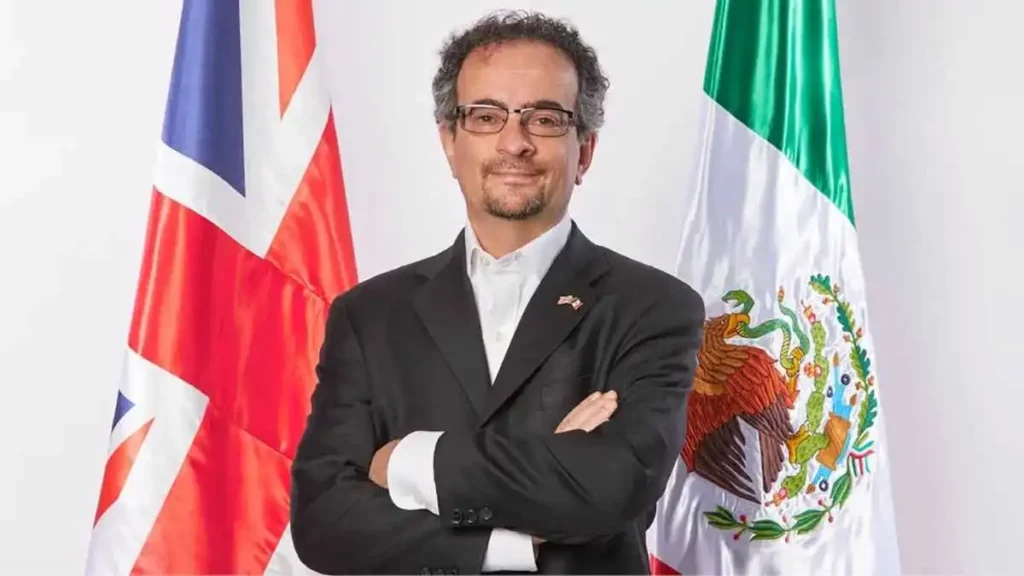 Despiden a embajador británico en México tras apuntar «en broma» a una empleada