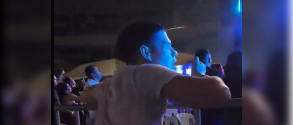 Salvadoreño se viraliza tras ser captado llorando a mares por su ex en el concierto de Los Temerarios