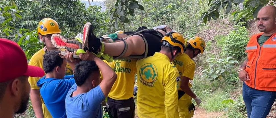 Rescatan a turista tras caer en barranco cerca de las 7 Cascadas en ...
