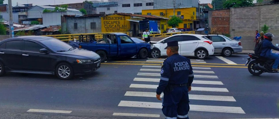 Accidente de tránsito en Bulevar Venezuela deja daños materiales